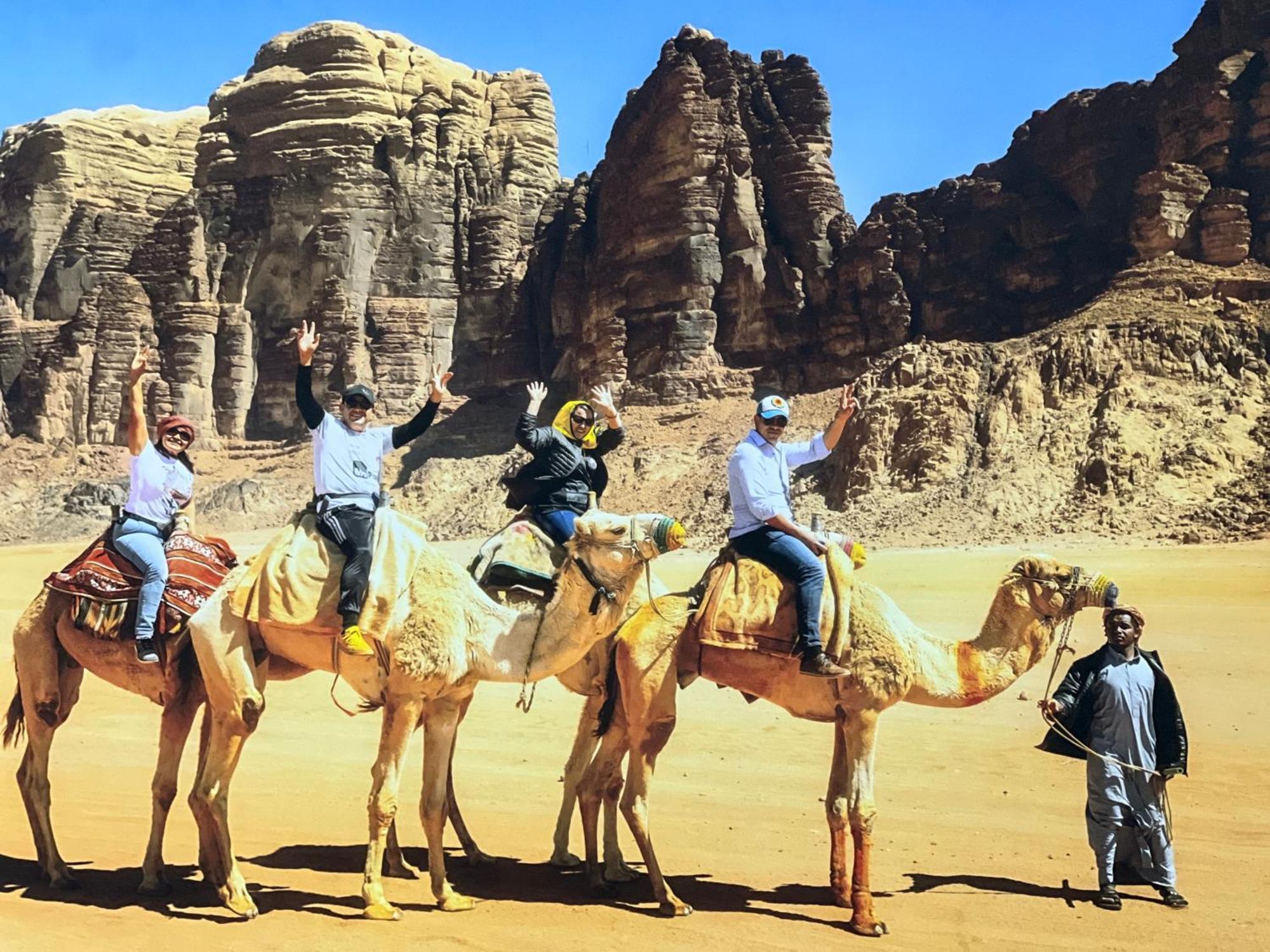 Wadi Rum Rose Luxury Camp エクステリア 写真
